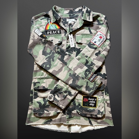 ⚡️THE RAIL⚡️Oversized Camo/Patch Jacket - Picture 9 of 12